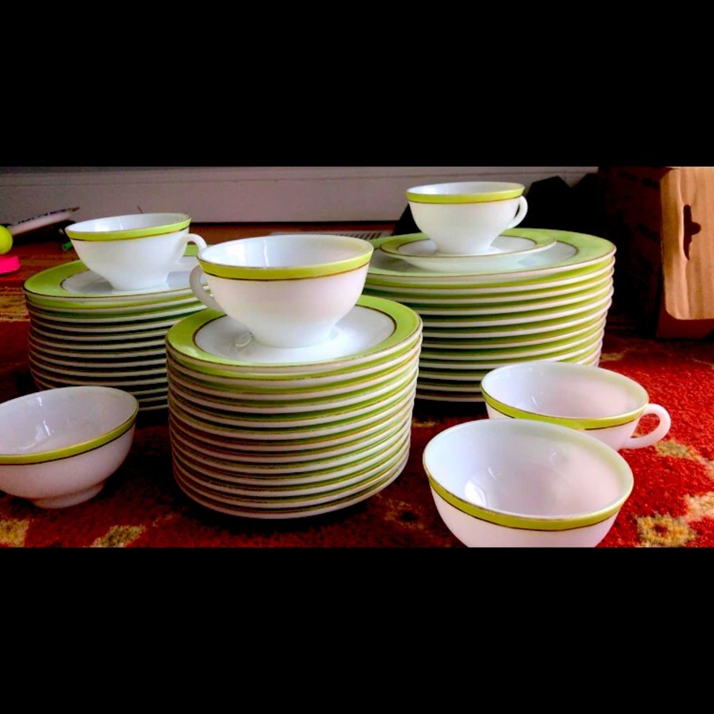 Vintage Pyrex dinnerware